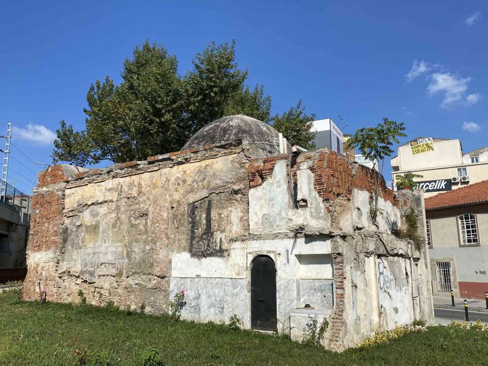 Kartal’da 200 yıllık tarihi hamam restore edilmeyi bekliyor