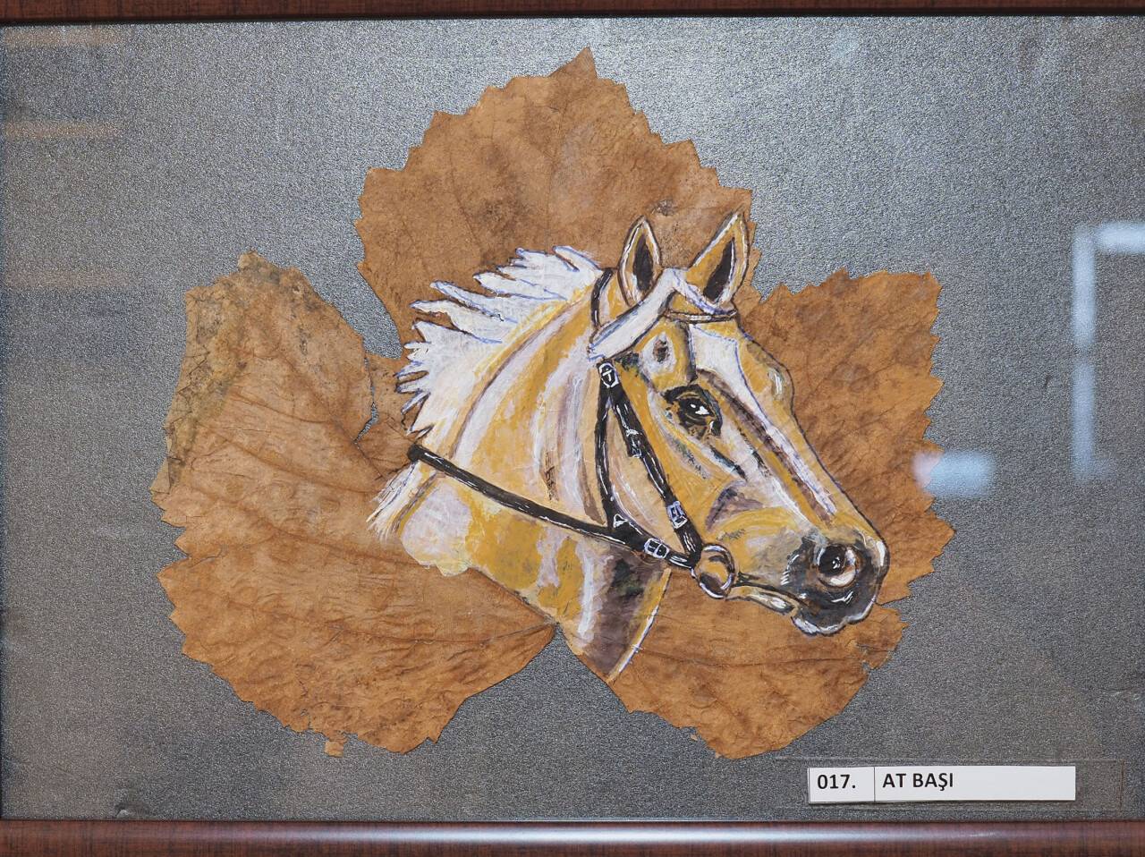 aa-20220822-28703208-28703205-kuruttugu-yapraklari-sanat-eserine-donusturuyor.jpg