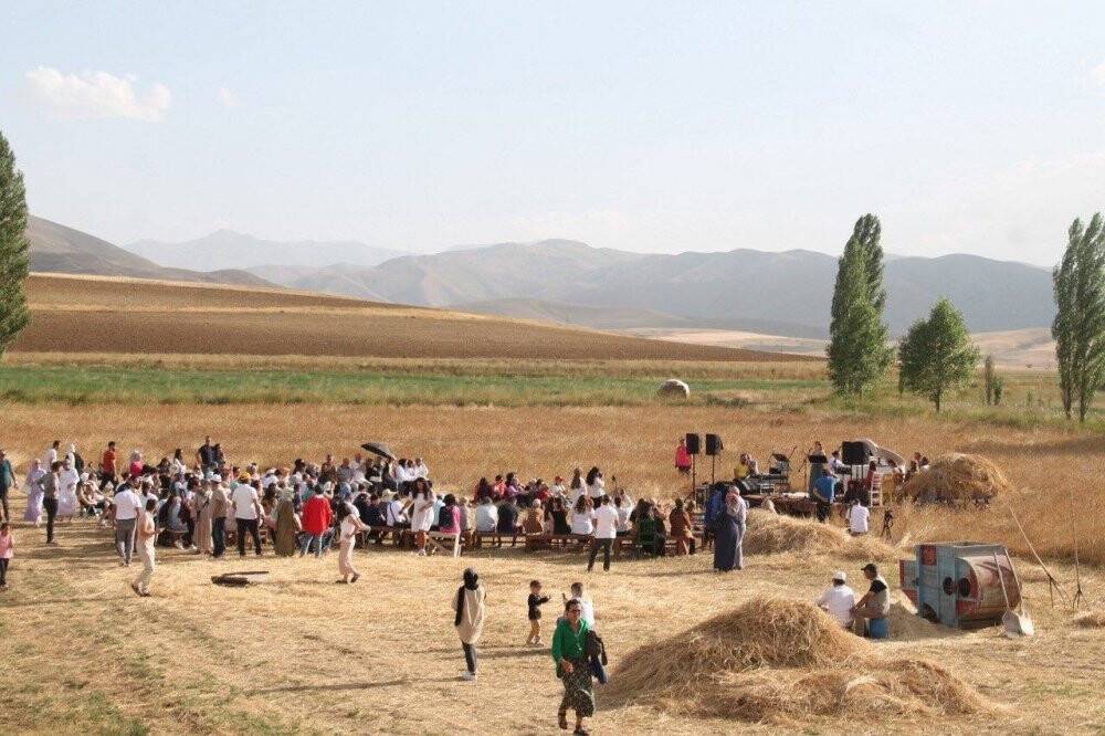 Harman festivali renkli görüntülere sahne oldu