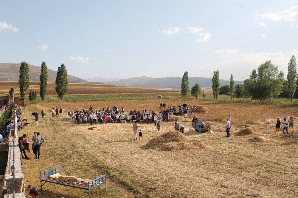 Harman festivali renkli görüntülere sahne oldu