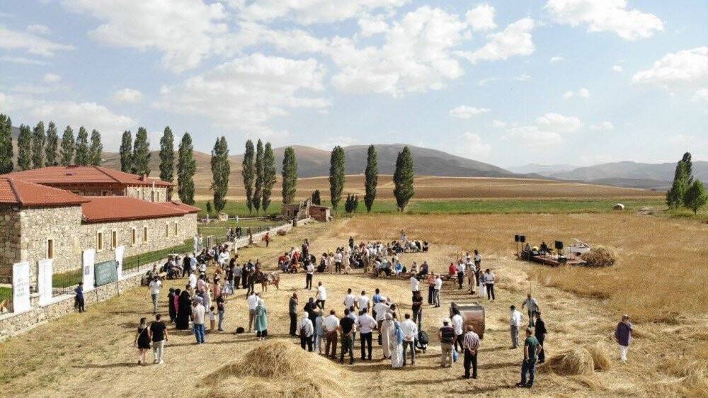 Harman festivali renkli görüntülere sahne oldu