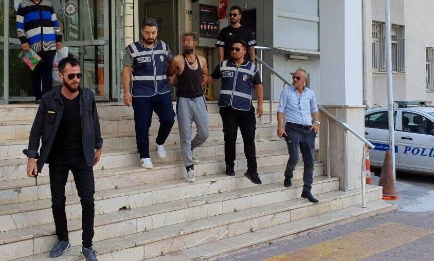 Hırsızlık suçundan aranan şahıs havalandırma boşluğundan çıkartıldı