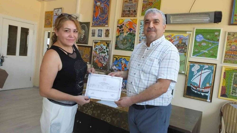 Kadın ressamlar belgelerini aldı