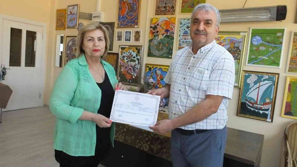 Kadın ressamlar belgelerini aldı