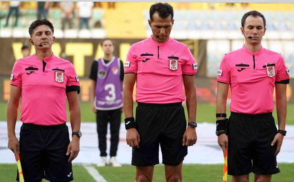 Spor Toto Süper Lig: İstanbulspor: 0 - Konyaspor: 2 (İlk yarı)