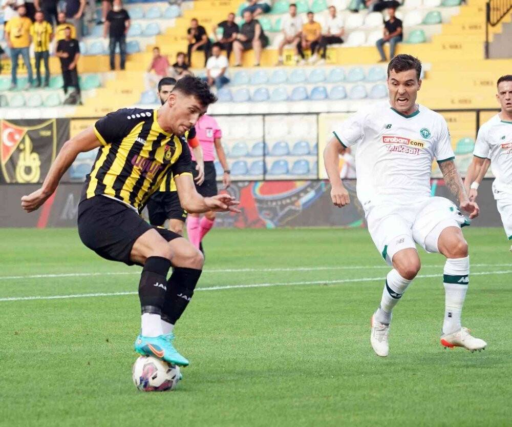 Spor Toto Süper Lig: İstanbulspor: 0 - Konyaspor: 2 (İlk yarı)