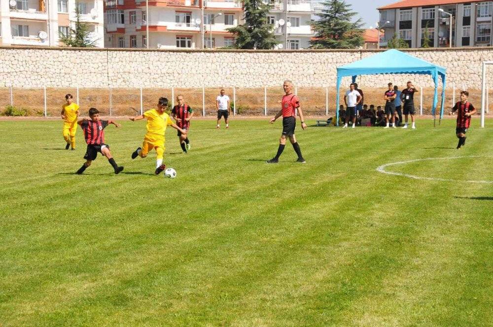Akşehir Onur Günü U12 Futbol Turnuvası, çekişmeli maçlara sahne oluyor
