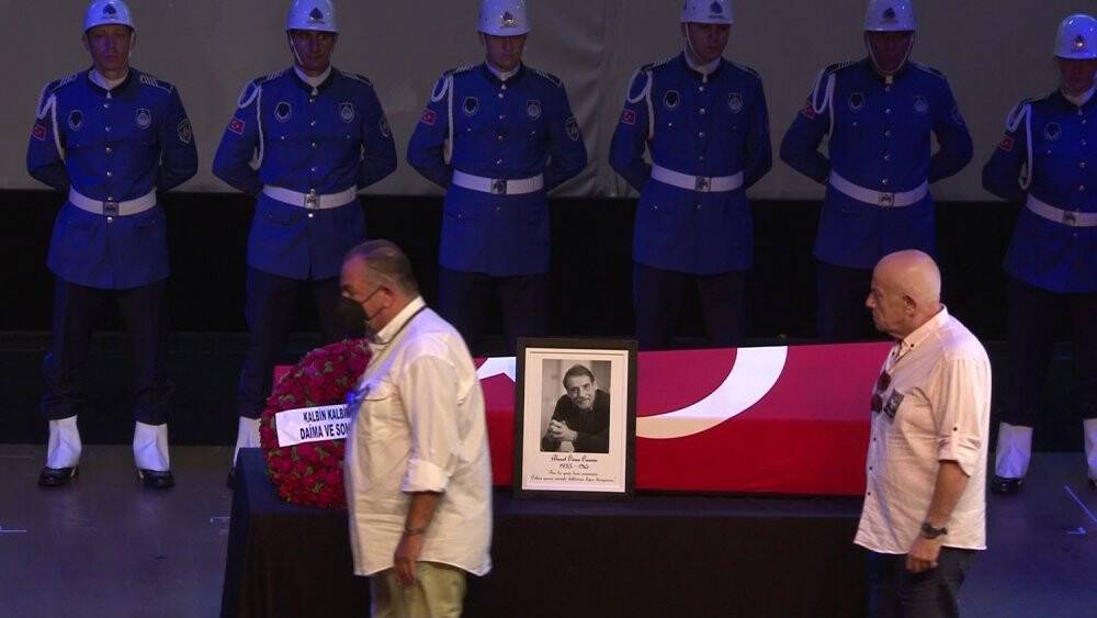 Ünlü oyuncu Civan Canova için Mecidiyeköy Büyük Sahne’de tören düzenlendi