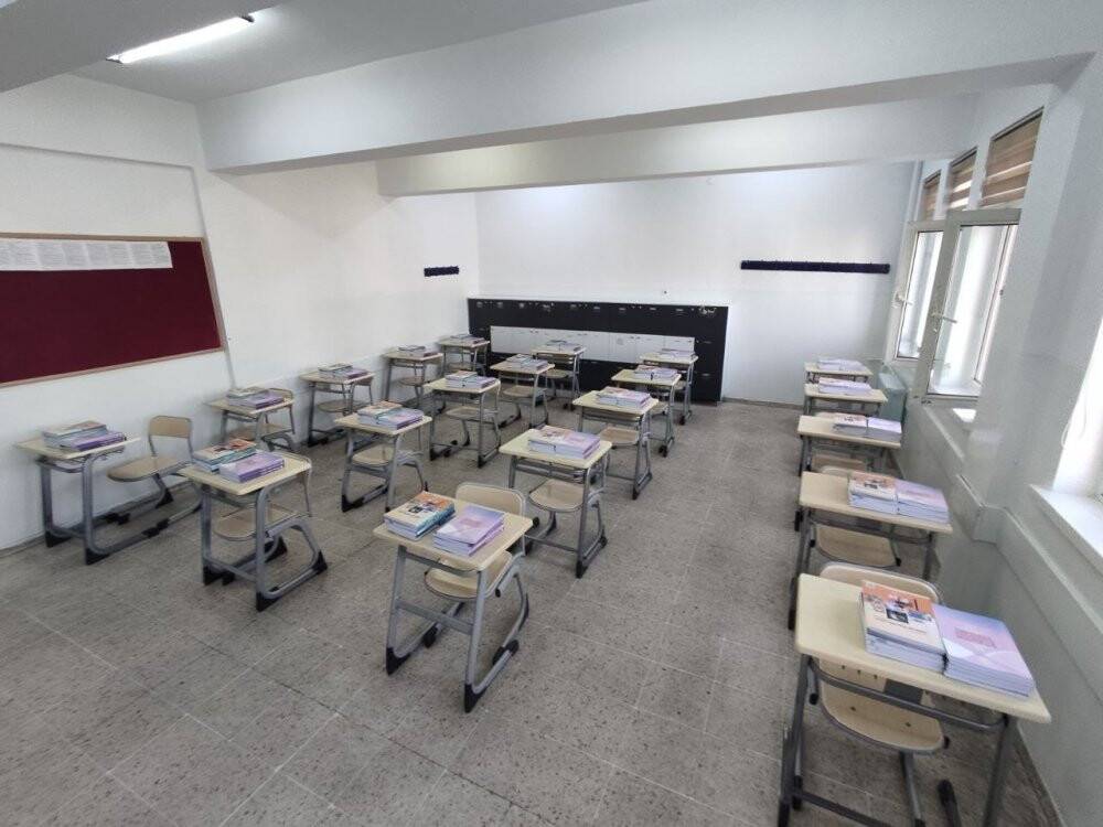 2022-2023 eğitim öğretim yılı için yardımcı kaynaklar okul sıralarına koyuldu