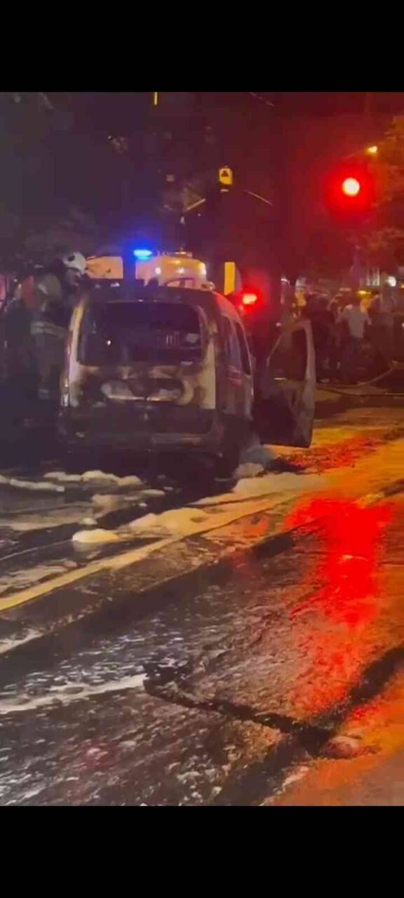 Fatih’te korkutan kaza: Araçlar alev alev yandı