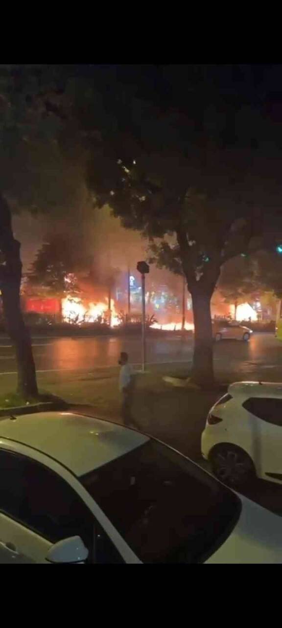Fatih’te korkutan kaza: Araçlar alev alev yandı