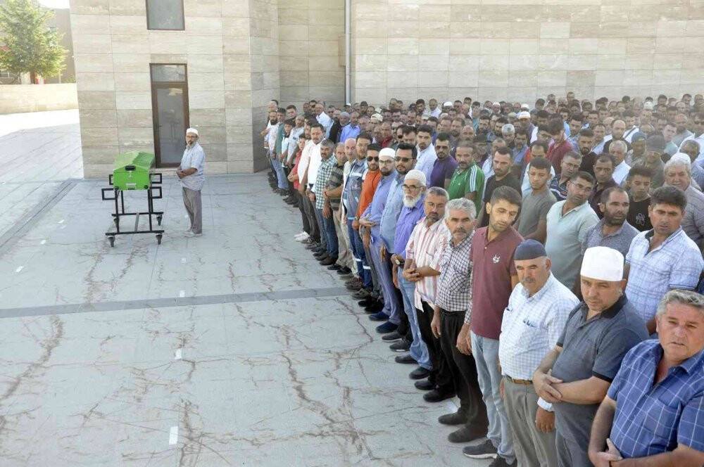 Karaman’da aracıyla baraj gölüne uçan sürücü son yolculuğuna uğurlandı