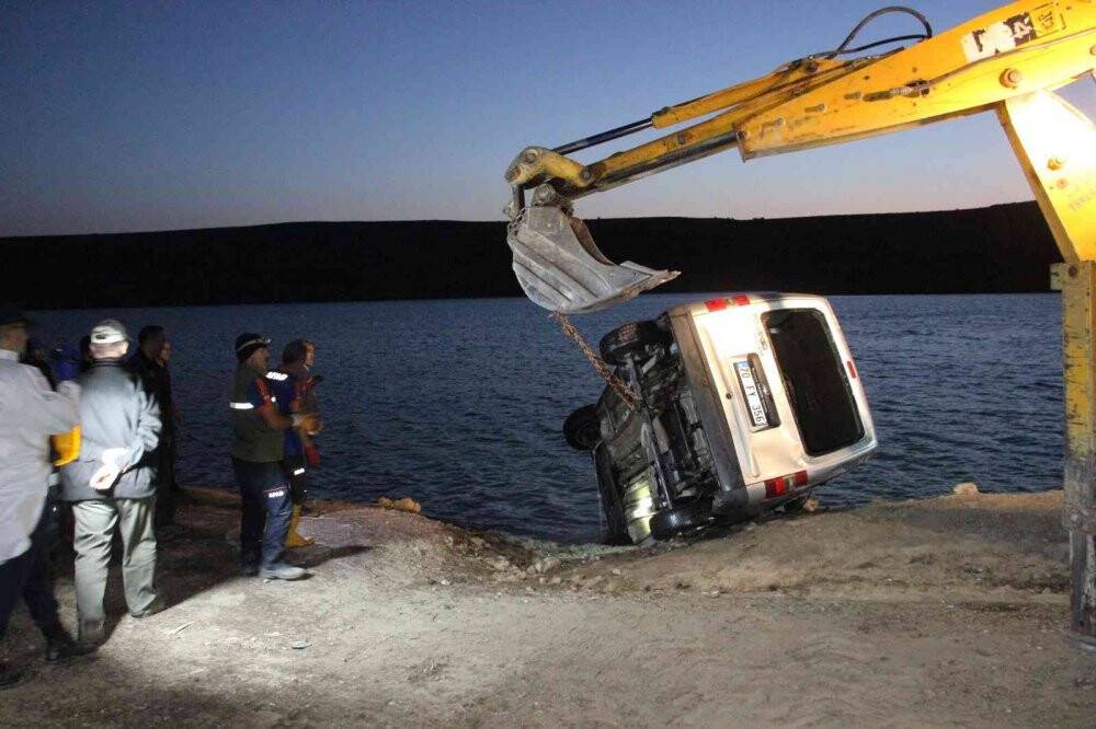 Karaman’da baraja düşen hafif ticari araçtan acı haber: Sürücünün cesedi 7 saatlik çalışmanın ardından çıkarıldı