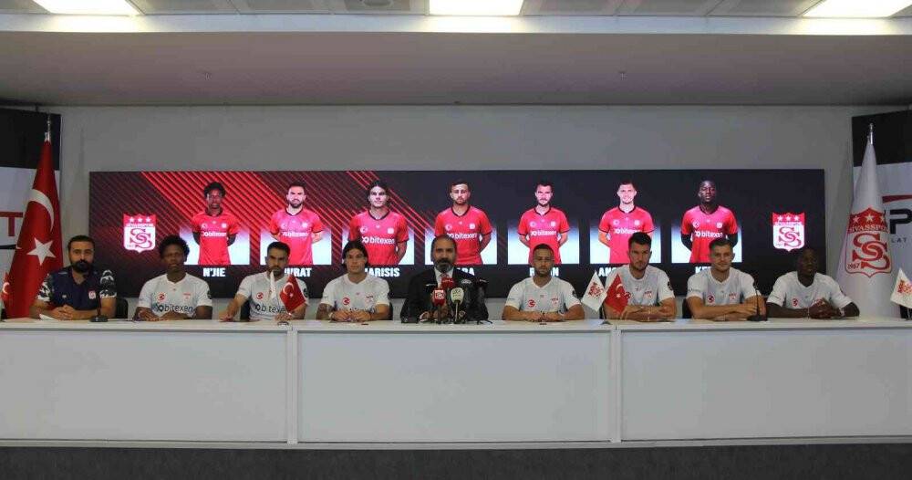 Sivasspor’da toplu imza töreni