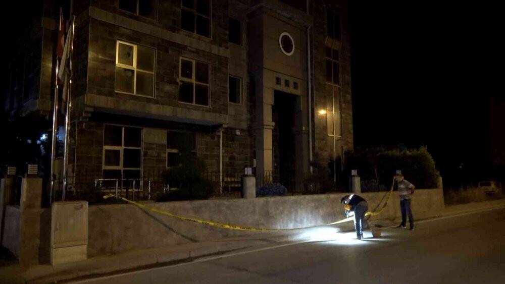 Ticaret Borsası kurşunlandı