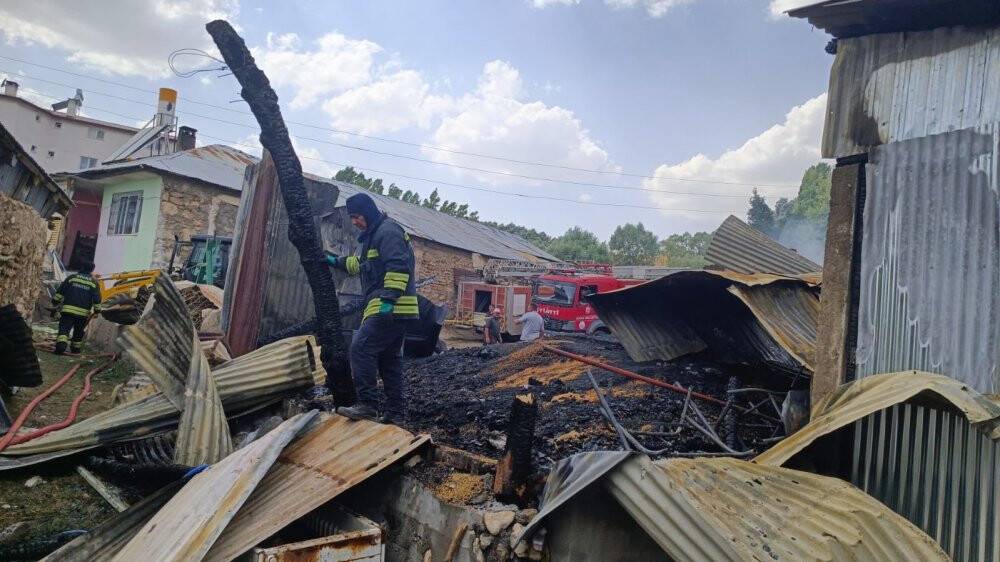 Yangını söndürmek isterken hayatını kaybetti