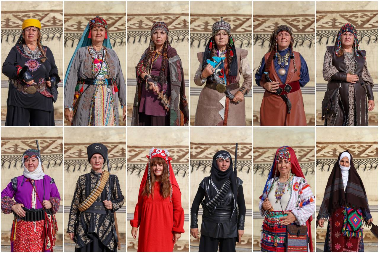 aa-20220825-28727188-28727161-anadolunun-kadinlari-kiyafetleriyle-malazgirt-zaferi-etkinliklerini-renklendirdi.jpg