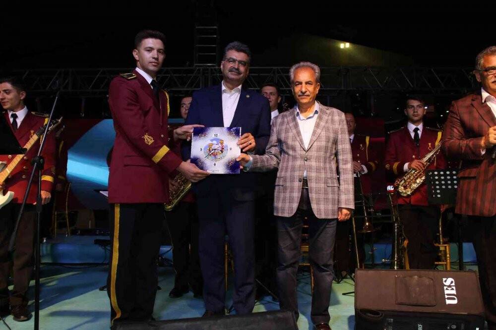 Akşehir Onur Günü, fener alayı ve Jandarma Bandosu konseri ile final yaptı