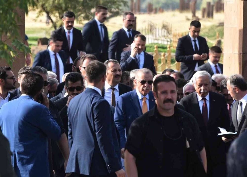 Cumhurbaşkanı Erdoğan’dan Selçuklu Mezarlığı ziyareti