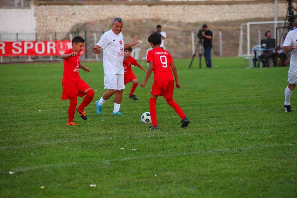 Düşman istihbaratlarını yanıltmak için 100 yıl önce oynanan maçın temsili oynandı