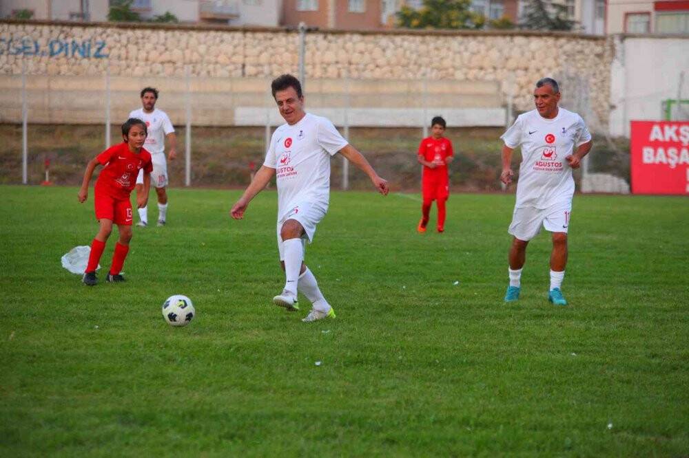 Düşman istihbaratlarını yanıltmak için 100 yıl önce oynanan maçın temsili oynandı