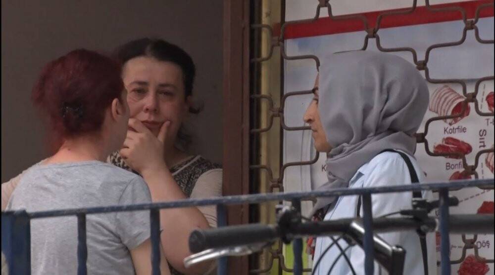 İstanbul’da film gibi olay: Bez parçalarını birleştirip aşağıya inmeye çalıştı