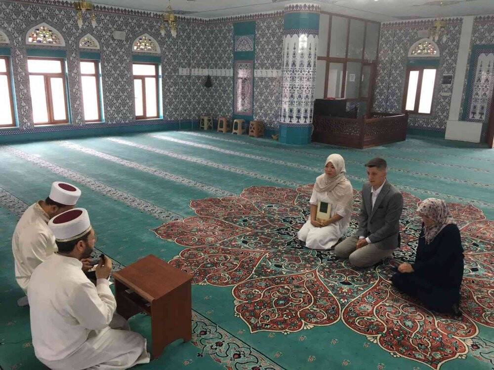 Japon kadın Müslüman oldu