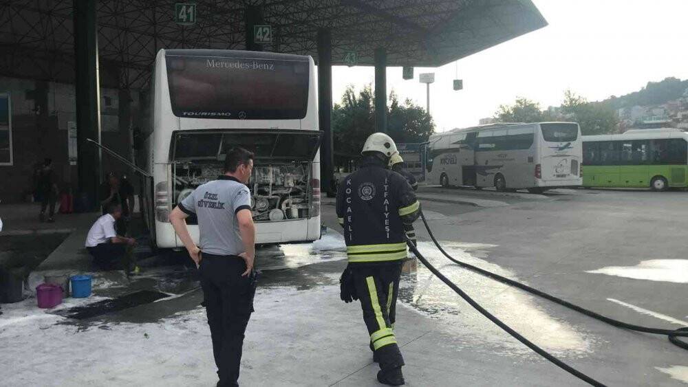 Konya-İstanbul seferini yapan otobüsten çıkan dumanlar paniğe neden oldu