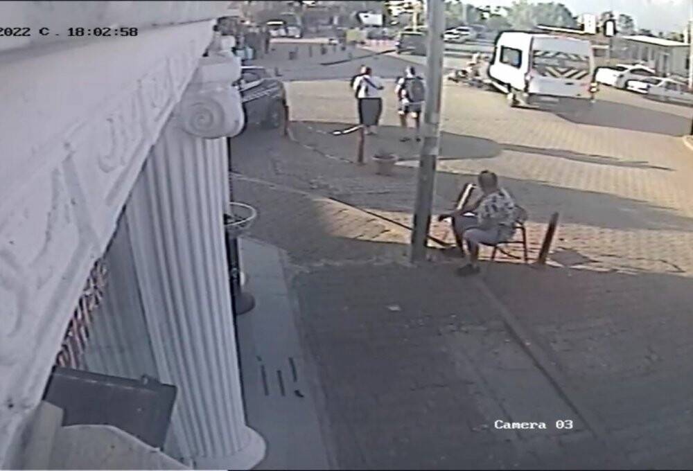 Motosiklet servis aracına çarptı: 2 yaralı