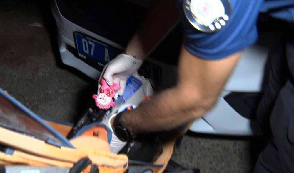 Antalya’da 9 aylık bebeği evin kapısına bıraktılar