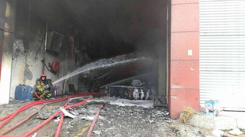 Battaniye fabrikasında çıkan yangın 6 saatte kontrol altına alındı