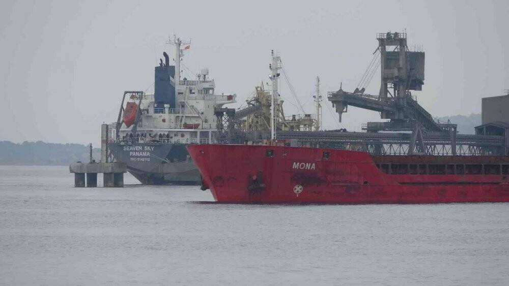 Çanakkale Boğazı’nda karaya oturan gemiyi kurtarma çalışmaları başladı