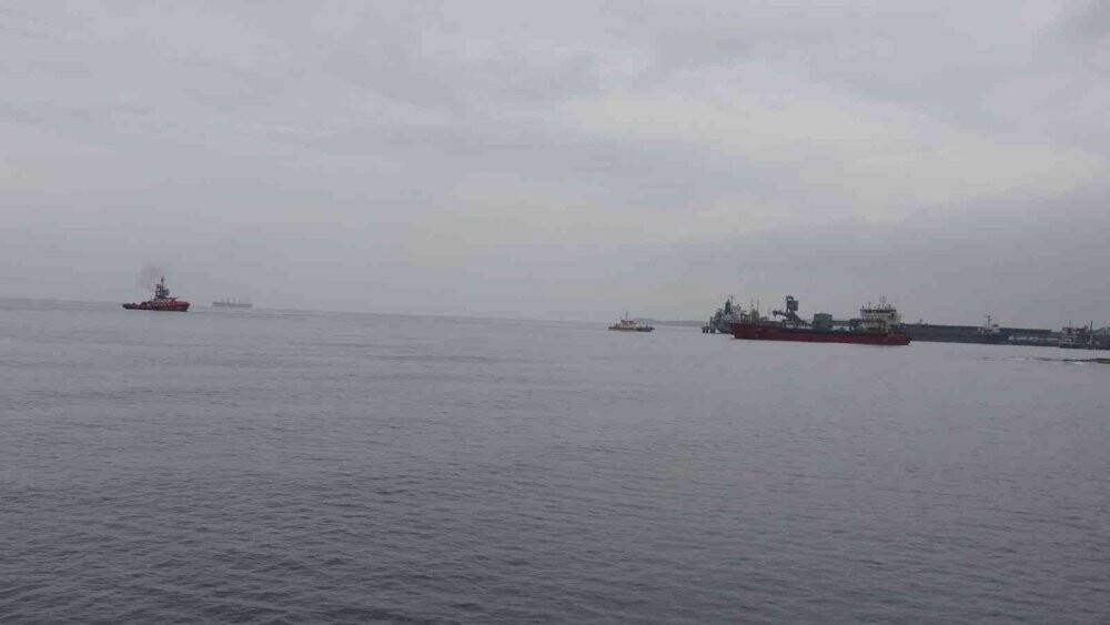 Çanakkale Boğazı’nda karaya oturan gemiyi kurtarma çalışmaları başladı