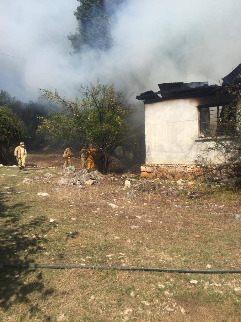 Evde çıkan yangın ormana sıçramadan söndürüldü