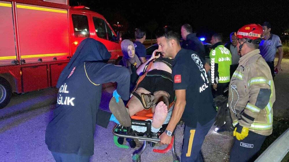 Kazada kurtarılan sürücü, eşini arayarak moral verdi