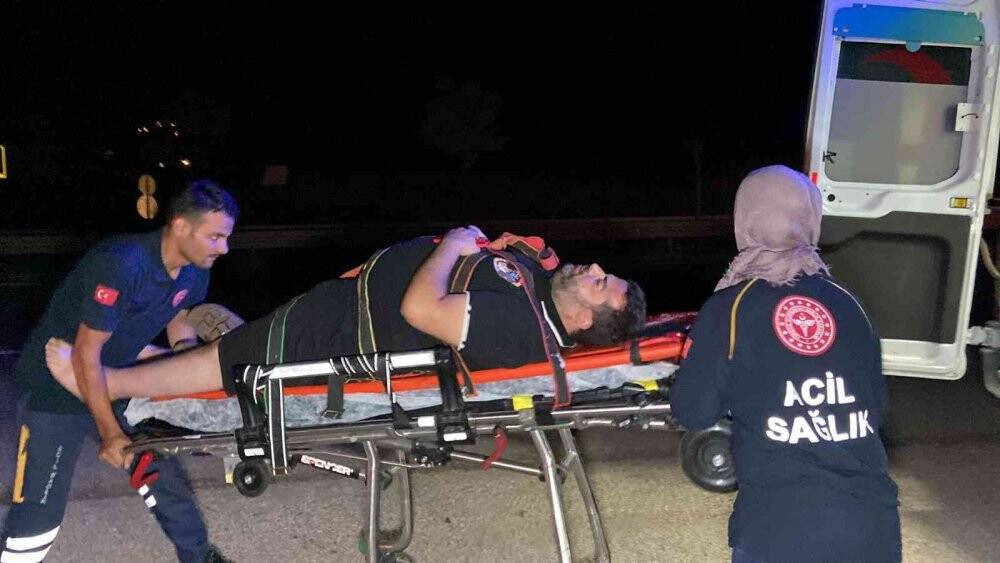 Kazada kurtarılan sürücü, eşini arayarak moral verdi