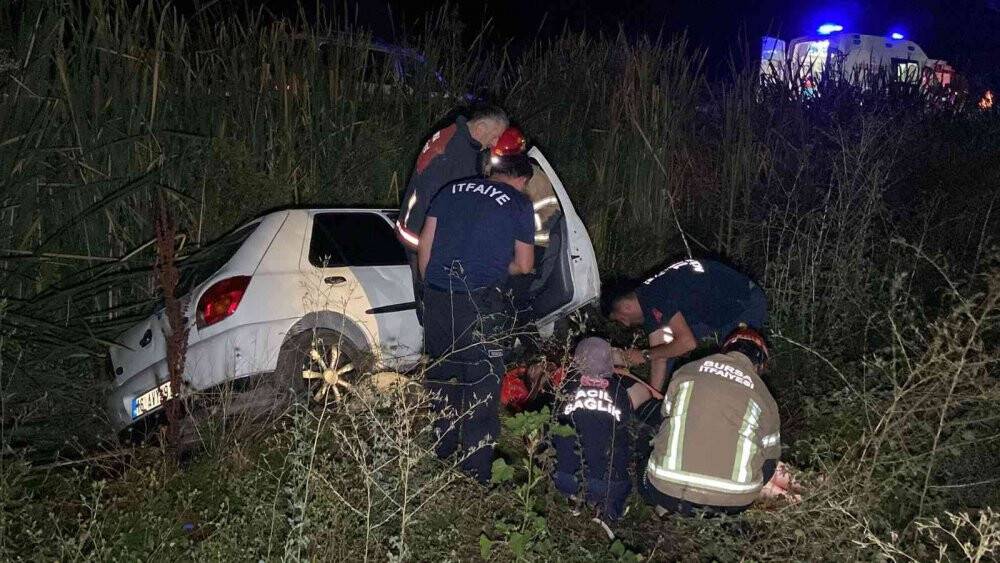 Kazada kurtarılan sürücü, eşini arayarak moral verdi