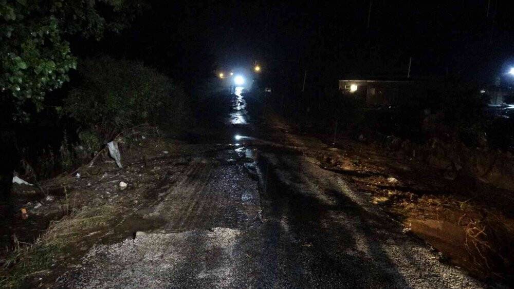 Şiddetli yağış sonrası Çanakkale’de köy yolu göçtü