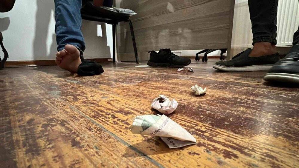 Topallayarak giren dilenci koşarak çıktı