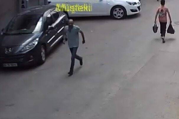 Yardım için yanaştı, kapkaç yaparak telefonunu çaldı