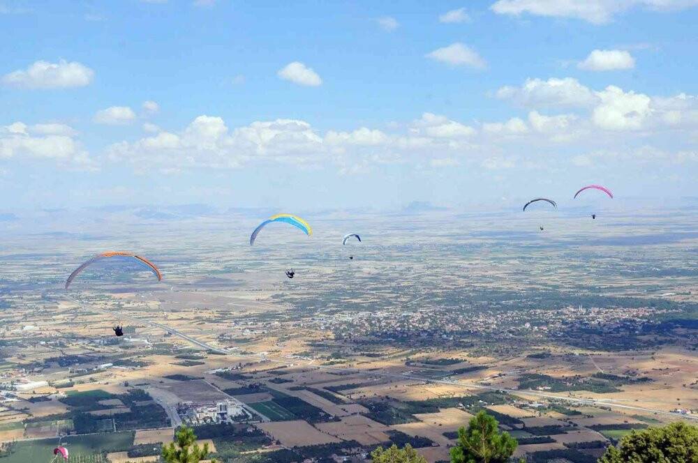 9. Akşehir XC Open Türkiye Yamaç Paraşütü Mesafe Şampiyonası ve Eğitim Yarışması başladı