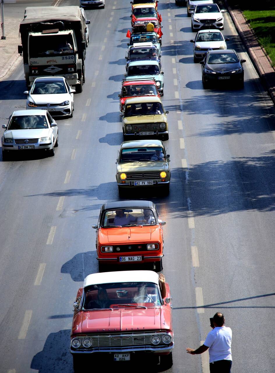aa-20220828-28749817-28749813-konyada-klasik-otomobil-tutkunlarindan-30-agustosa-ozel-konvoy.jpg