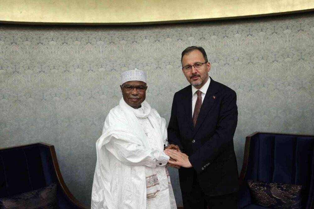 Bakan Kasapoğlu yoğun spor diplomasi trafiğini sürdürdü