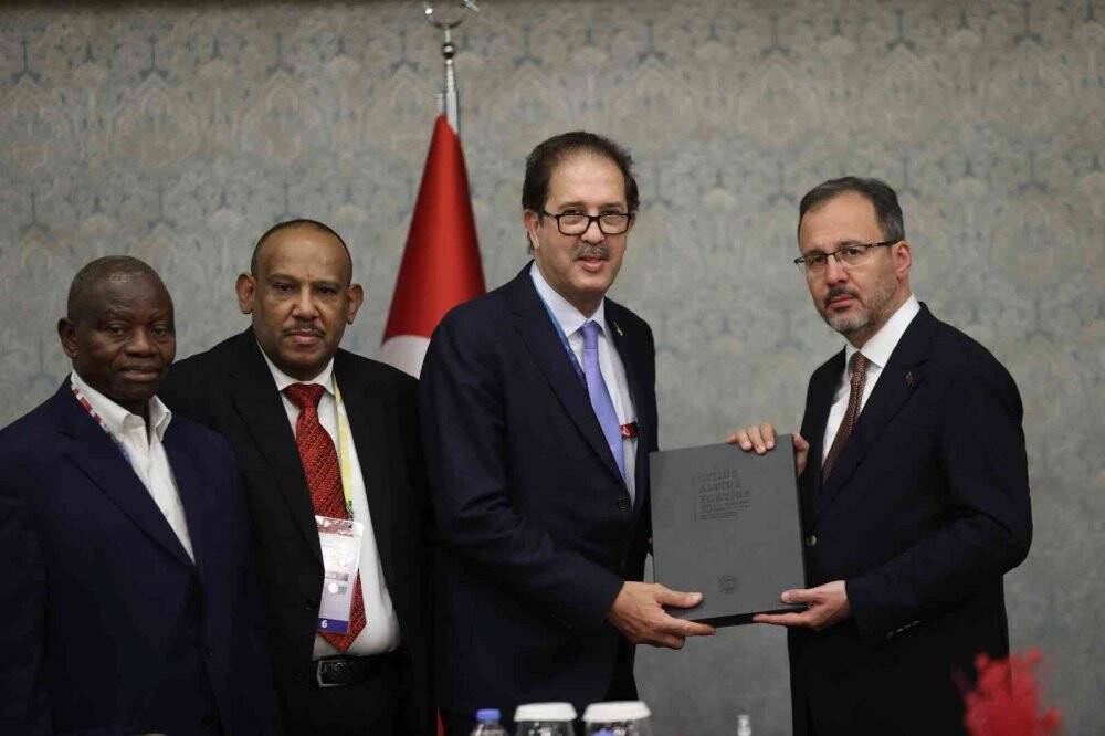 Bakan Kasapoğlu yoğun spor diplomasi trafiğini sürdürdü