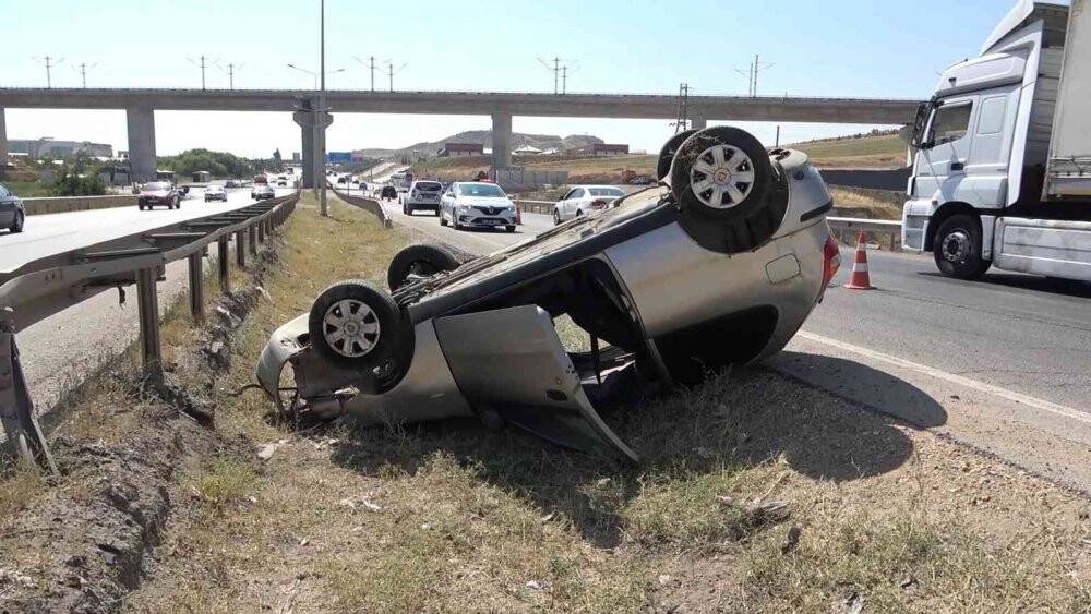 Düğüne giderken kaza yaptılar: Aynı aileden 3 kişi yaralandı
