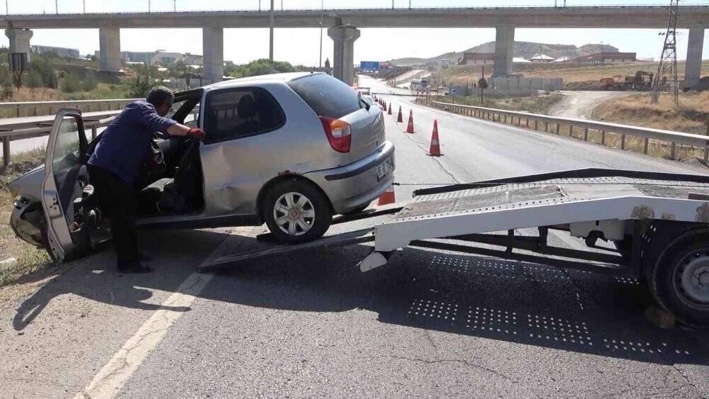 Düğüne giderken kaza yaptılar: Aynı aileden 3 kişi yaralandı