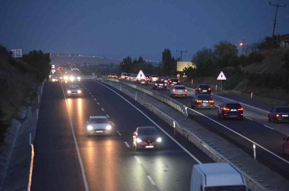 İstanbul’a dönüş çilesi: Tekirdağ yollarında yoğunluk var