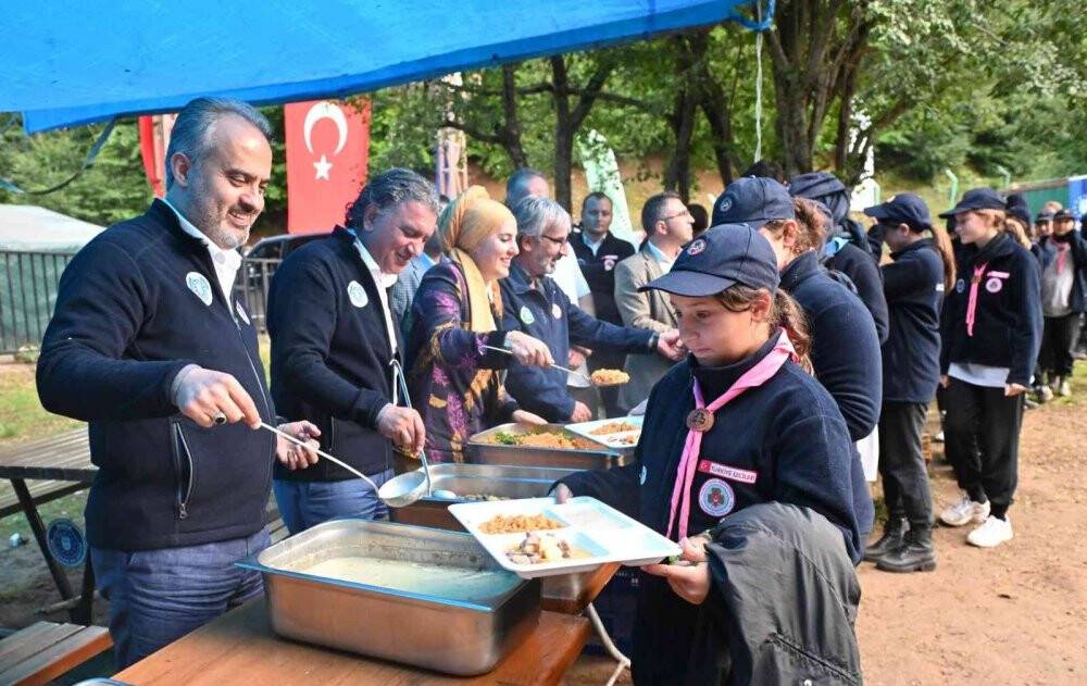 İzcilerin Uludağ eteklerinde kamp keyfi