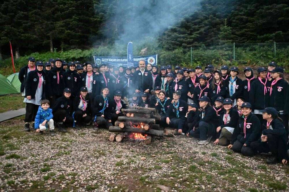 İzcilerin Uludağ eteklerinde kamp keyfi