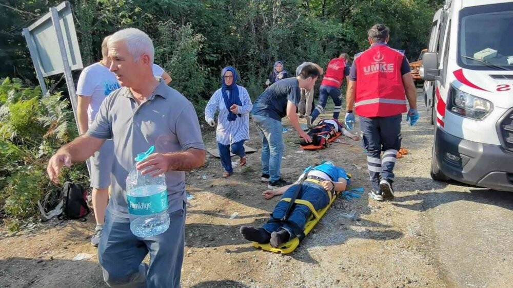 Tur otobüsü kazasında ölü sayısı 5 oldu